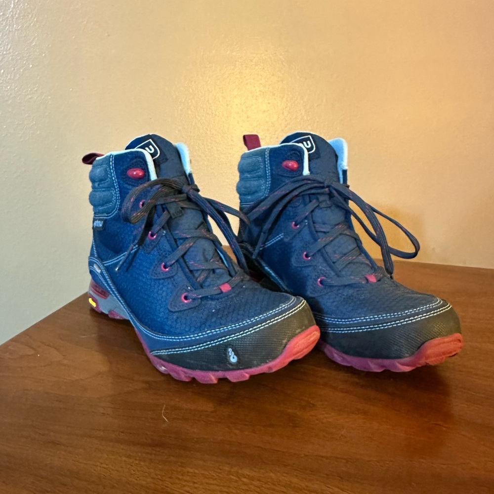 Ahnu blue hiking ankle boots worn once sugarpine style lace up women’s 7